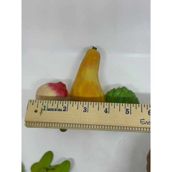 Vintage Mid-Century Vegetable Kitchen Wall Decor | Set of 3 Retro Resin Plaques - Picture 9 of 10